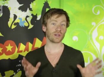 مجموعه BBC Earth Kids، فصل سوال‌های ذهن‌های کنجکاو قسمت چرا گرگ ها در ماه زوزه می کشند؟